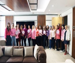 FARKINDA OL, GÜÇLÜ OL! Mutlusan ailesi meme kanseri farkındalık ayında bir araya geldi